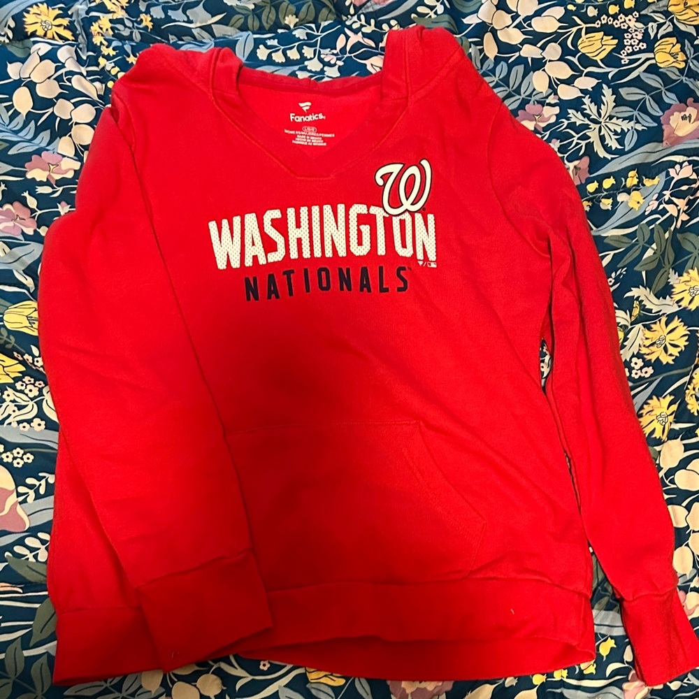 Fanatics Women's Red Washington Nationals Sweatshirt